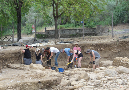 students dig in orvieto italy