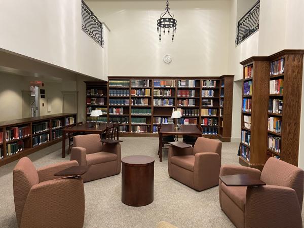 Large tables with lamps and soft armchairs with attached swivel tables in the Reference area