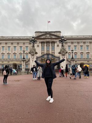 Kylie Lison '23 poses in front of Buckingham Palace during her winter abroad