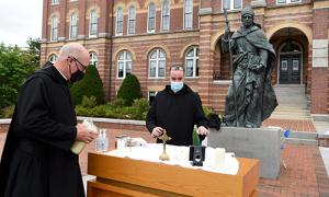 Welcome mass celebrated outside in front Alumni Hall 