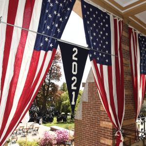 2021 banner in front of alumni hall