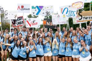 Orientation Leaders gathered with their group signs on move in day