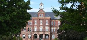 alumnihall-1000x460.jpg