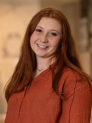 Jessica Long '22 stands in a museum