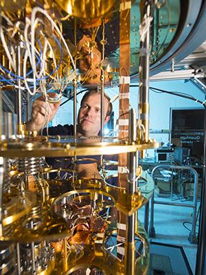 Eric Holland '09 working in a lab