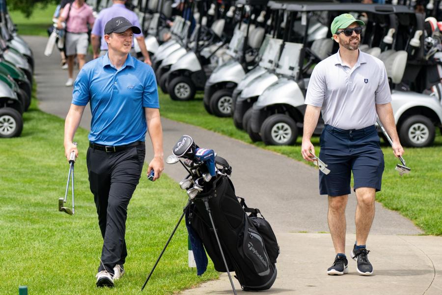 Two alumni at the golf tournament