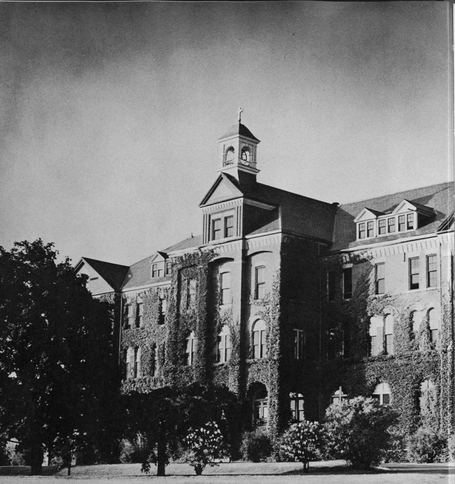 Alumni Hall viewed from the Quad