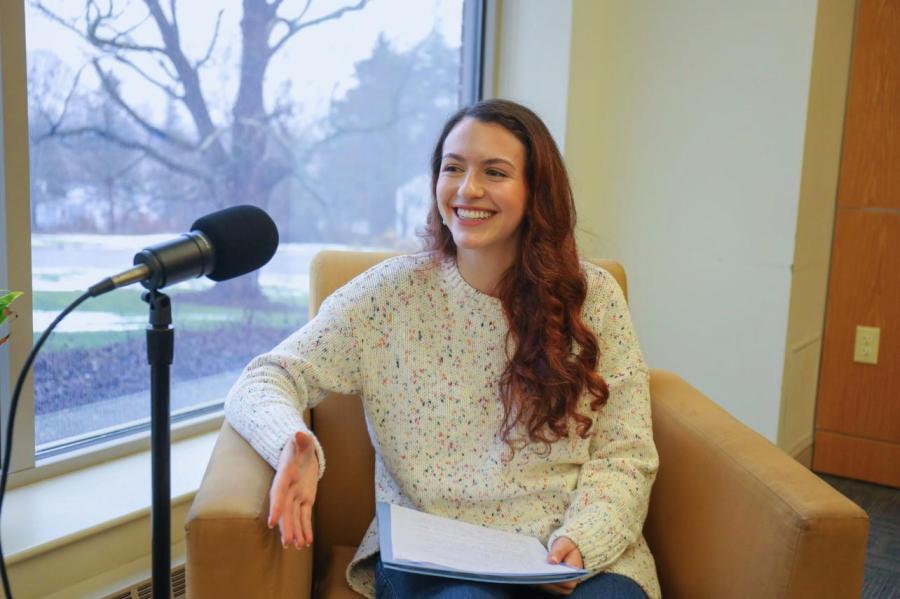 Kathryn Williams behind a microphone