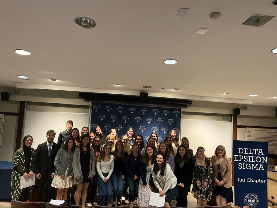 Delta Epsilon Sigma 2025