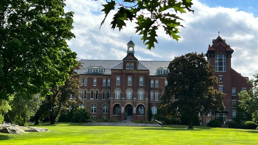Saint Anselm receives Presidents' Award for Academic Excellence
